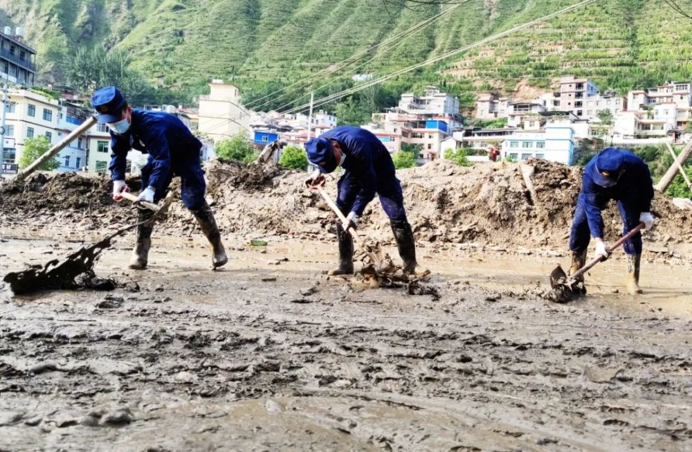 甘肃文县暴雨过后，重建家园新气象